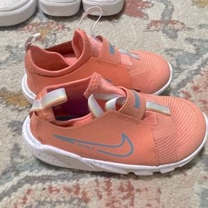 Toddler flex runner Nike shoes